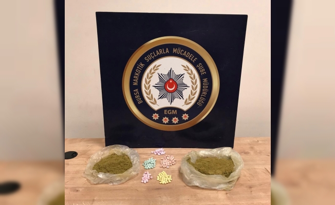 Bursa’da uyuşturucu satıcısı kadından 800 gram toz esrar çıktı