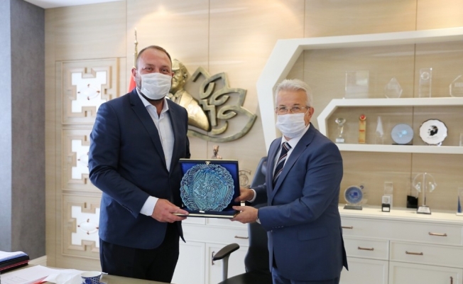 İzmir Çiğli Belediye Başkanı Utku Gümrükçü, Turgay Erdem’i ziyaret etti
