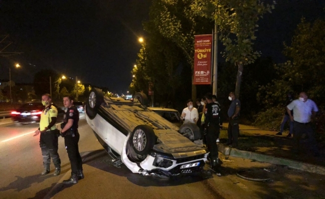 Bursa’da başka bir aracın sıkıştırması sonucu takla atan sıfır otomobil kullanılamaz hale geldi