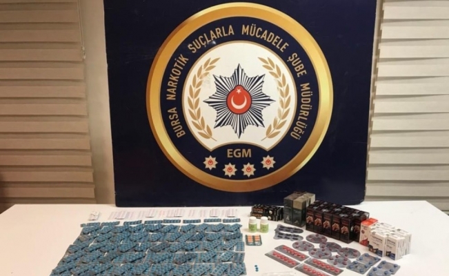 Bursa’da yapılan uyuşturucu operasyonunda 2 bin 589 adet hap ele geçirildi