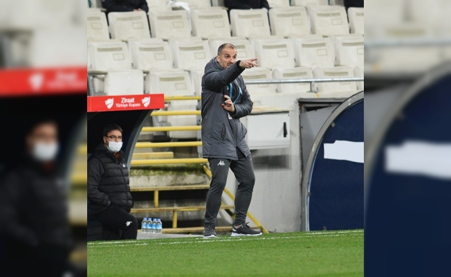 Bursaspor Teknik Direktörü Mustafa Er, geçen sezonun gerisinde kaldı