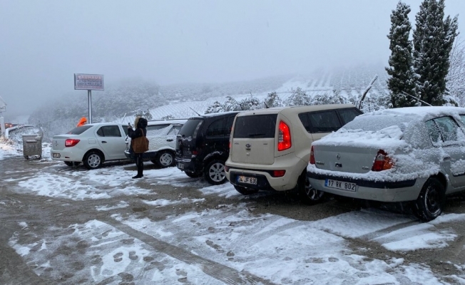 Bursa’da karda araçlar mahsur kaldı