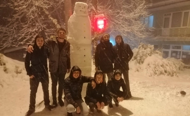 Bursa’da kardan adamın adını Donald Trump koydular