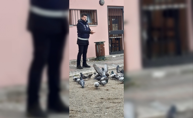 Bursa’da sokak hayvanlarına polisten şefkat eli