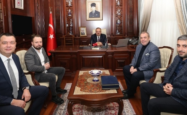 Bursaspor Başkanı Erkan Kamat ve yönetim kurulu, Bursa Valisi Yakup Canbolat’ı ziyaret etti