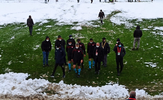 Kar yağışı nedeniyle maç ertelendi