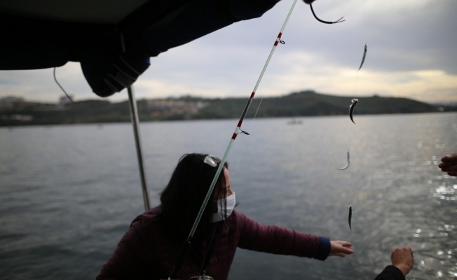 (Özel) Bursa’da balıkçı kadınlar 40 yıllık oltacılara taş çıkardı