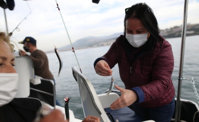 (Özel) Bursalı kadın girişimci tekne alarak olta balıkçılığı turları düzenliyor