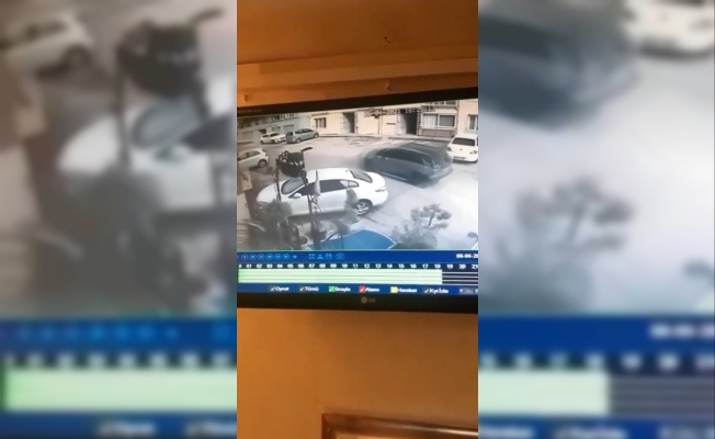 Bursa’da jip sürücüsünün uyuyan köpeği ezdiği anlar güvenlik kamerasına yansıdı