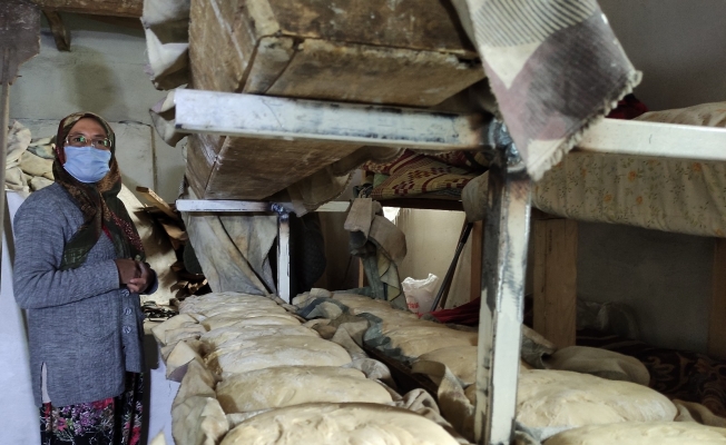 Köyün kadınları ekmek satarak 1,5 milyon liralık cami için katkıda bulundu