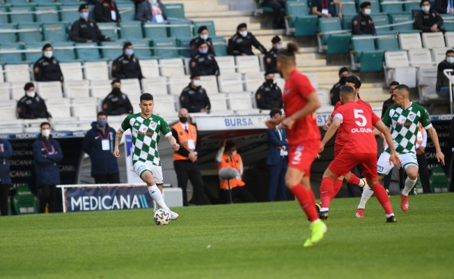 TFF 1. Lig: Bursaspor: 0 - Ankara Keçiörengücü: 2 (İlk yarı sonucu)