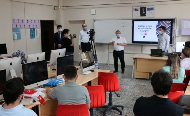 Bursa’da 30 bilişim öğretmenine "Dijital Oyun Tasarımı" eğitimi