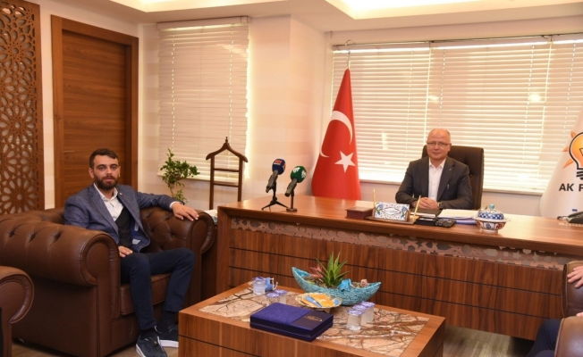 Bursaspor’un yeni yönetimi AK Parti İl Başkanlığı’nı ziyaret etti
