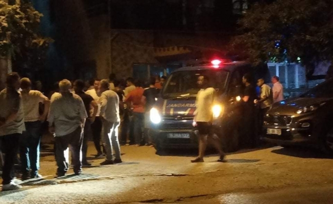 Bursa’da kavga sonrası gerginlik: Mahalleli şüphelinin saklandığı evi taşladı