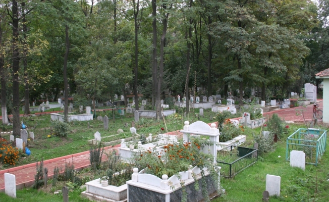 İnegöl’de yetki belgesi almayan mezarlıklarda işlem yapamayacak