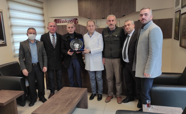 İnegöl MHP İlçe Teşkilatı Tıp Bayramını kutladı