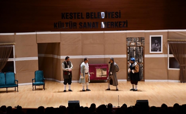 İnegöl Belediyesi Şehir Tiyatrosu Kestel'de sahne aldı