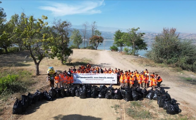Öğrenciler temiz doğa için çöp topladı