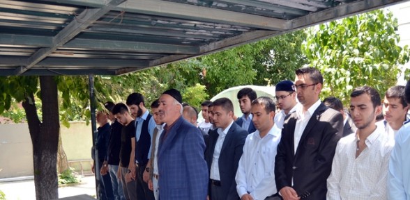 28 uygur türkü için giyabi cenaze namazı