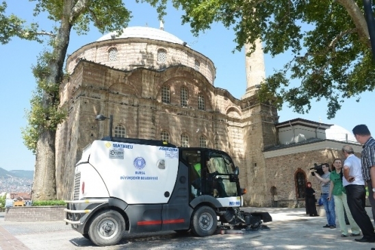 Bursa Büyükşehir Belediyesi'nden Camilere Gül…