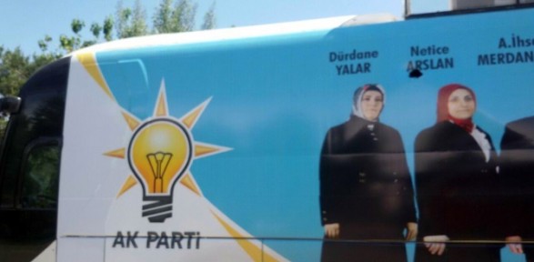 AK Parti seçim otobüsüne taşlı saldırı