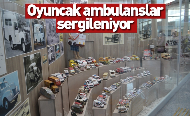 Devlet Hastanesi’nde oyuncak ambulanslar sergileniyor