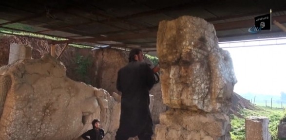 Bakan Çelik kültür katliamı yapan IŞİD’i topa tuttu