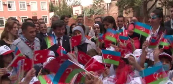 Bakü Türk Anadolu Lisesini Ziyaret Etti