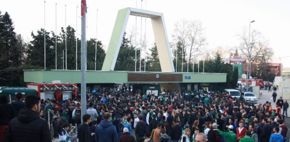 Bursa’da 11’ler belli oldu, bilet kuyruğuna isyan