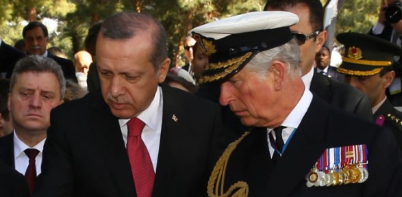 Erdoğan ve Prens Charles şehit mezarlarına karanfil bıraktı