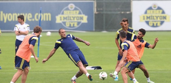 Fenerbahçe yeni sezon hazırlıklarını sürdürüyor