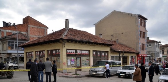 Kahvehanede önünde silahlı saldırı: 1 ölü
