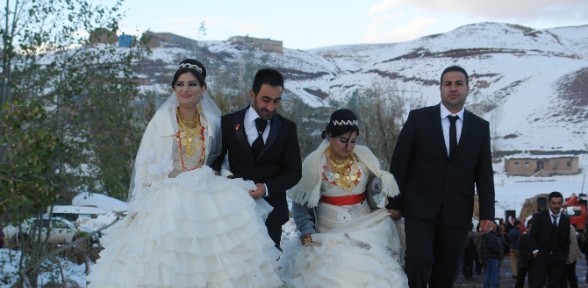Kar üstünde çifte Düğün