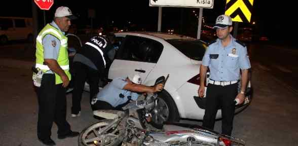Motosiklet Polis Aracına çarptı: 1 ölü, 3 Yaralı