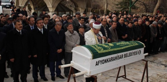 O cenaze namazına Bakan Eroğlu da katıldı