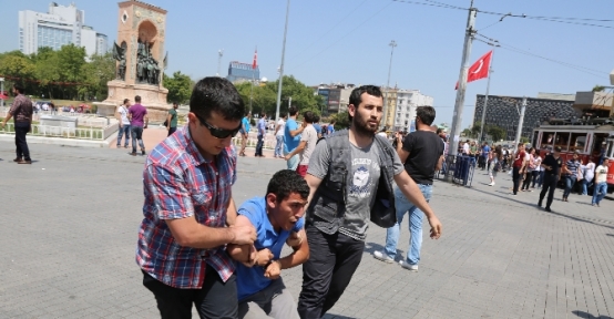 Taksim’de Pankart Gerginliği: 5 Gözaltı