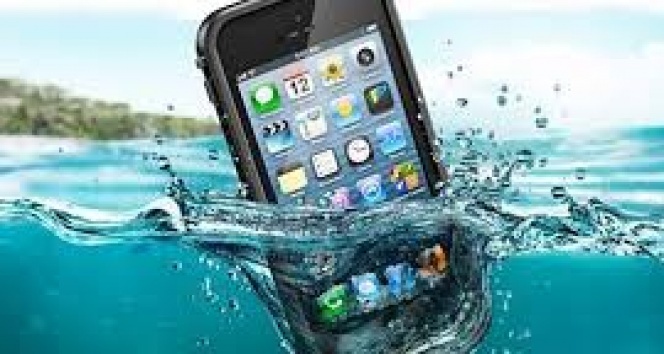 Telefon suya düşünce neler yapmalı? |Suya düşen telefon nasıl kurtarılır?