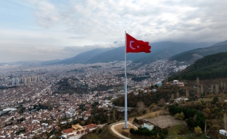 600 metrekarelik Türk bayrağı göklere çekildi