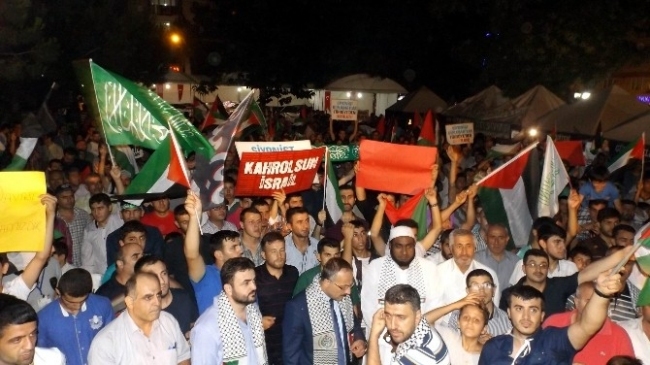 Bursa'da Gece Yarısı Filistin'e Destek…