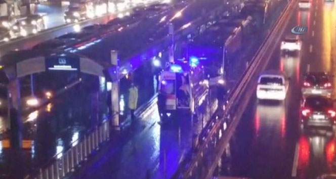 Haramidere metrobüs durağında kaza: 1'i ağır 22 yaralı