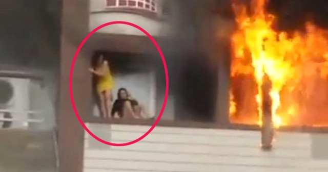 Oteldeki Feci Yangında Pencereden Atlayan Belaruslu Kadını Havada Yakalamış