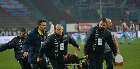 Trabzonsporlu futbolcu hastaneye kaldırıldı