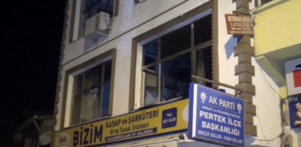 Tunceli’de Ak Parti Binası Ve Iş Yerlerine Saldırı
