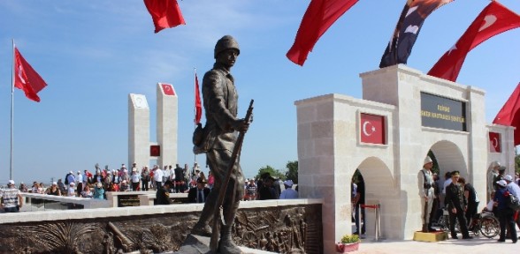 Türkiye’nin en büyük ikinci şehitliği açıldı