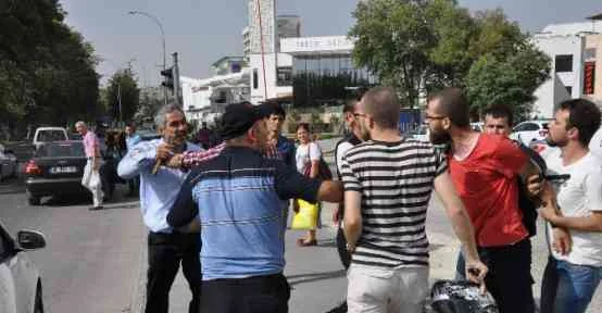 Trafikte Birbirlerine Girdiler