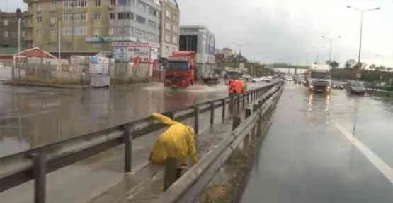 Trafikte Yağmur çilesi