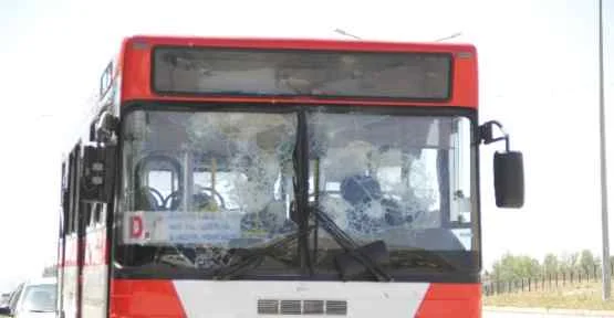 Otobüse Taşlı Saldırı