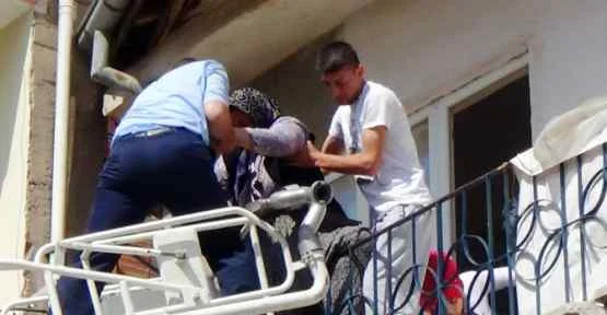 Yangında Bir Aile Mahsur Kaldı