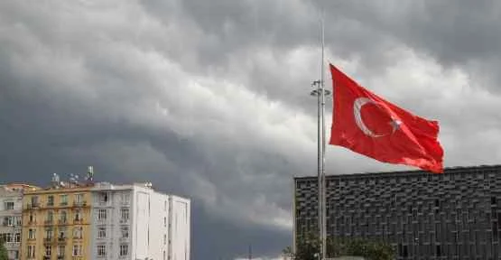 Sıcaktan Bunalan İstanbullular Yağmurla Serinledi