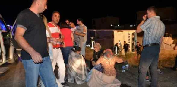 Yolcu Otobüsü şarampole Devrildi: 49 Yaralı